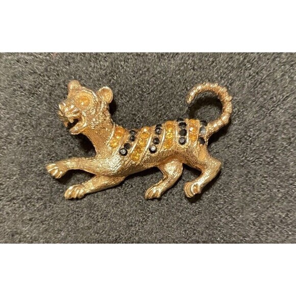 Vintage Signed Heavyweight Gold Tone CORO Rhinestone Leopard Tiger Brooch - Picture 1 of 8